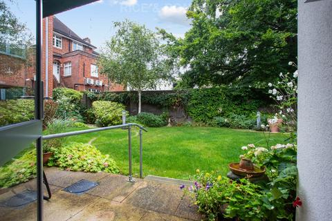 2 bedroom retirement property for sale, Oatlands Avenue, Weybridge KT13