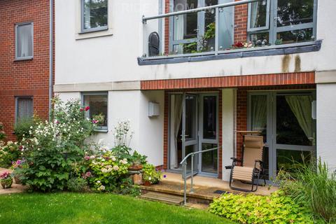 2 bedroom retirement property for sale, Oatlands Avenue, Weybridge KT13