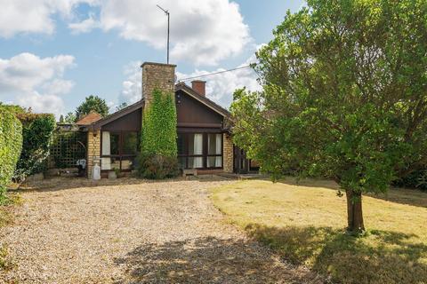 4 bedroom bungalow for sale, Manor Road, Towersey, Thame