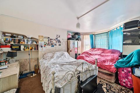 1 bedroom apartment for sale, Tressillian Road, London