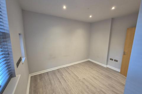 3 bedroom flat to rent, Swinley Road, Wigan, WN1