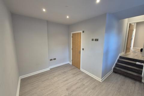 3 bedroom flat to rent, Swinley Road, Wigan, WN1