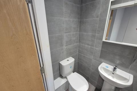 3 bedroom flat to rent, Swinley Road, Wigan, WN1