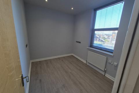 3 bedroom flat to rent, Swinley Road, Wigan, WN1