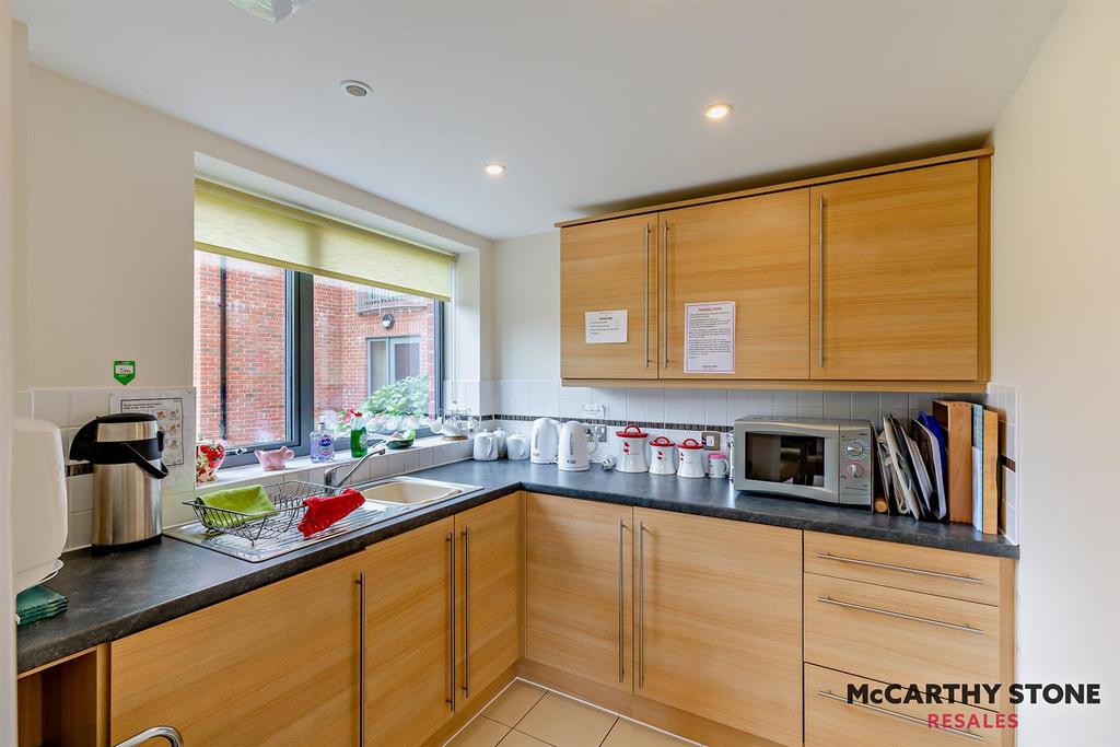 Homeowners Lounge Kitchen