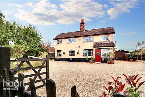 4 bedroom cottage for sale, Bradenham Road, Shipdham