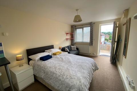 Studio to rent, Englefield Green, Egham TW20