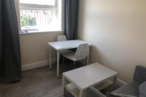 1 bedroom flat to rent, Egham TW20