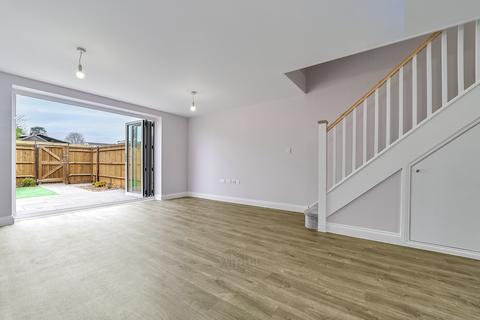 2 bedroom end of terrace house to rent, Egham TW20