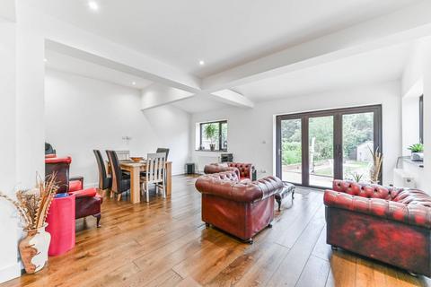 2 Downsview Gardens, London, SE19 3XQ