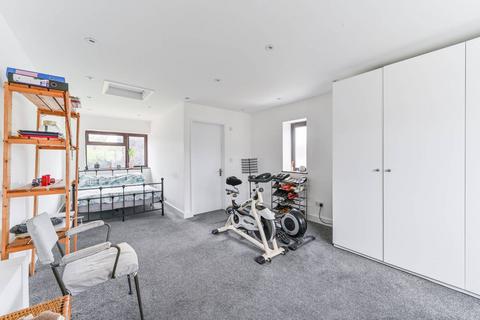 2 Downsview Gardens, London, SE19 3XQ