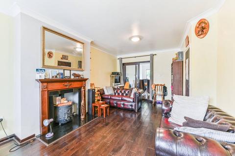 2 Downsview Gardens, London, SE19 3XQ
