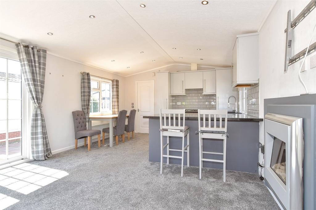 Kitchen/Lounge/ Dining Area