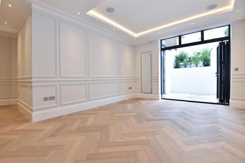 3 bedroom flat to rent, Upper Richmond Road, Putney SW15