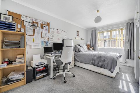 8 Coniston Close, Woodley, Reading, RG5 4AY