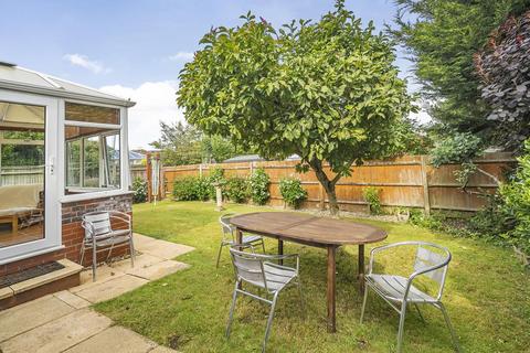 8 Coniston Close, Woodley, Reading, RG5 4AY