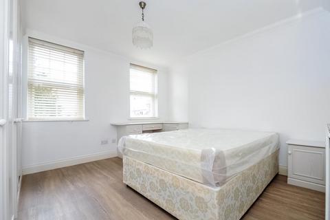 1 bedroom apartment to rent, High Road East Finchley N2