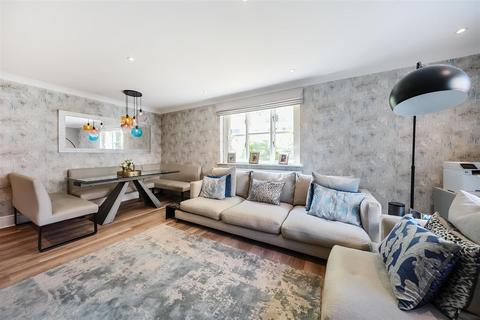 3 bedroom flat for sale, West Heath Road, Hampstead, NW3