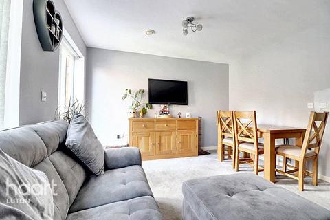 2 bedroom terraced house for sale, Clarence Gardens, Luton