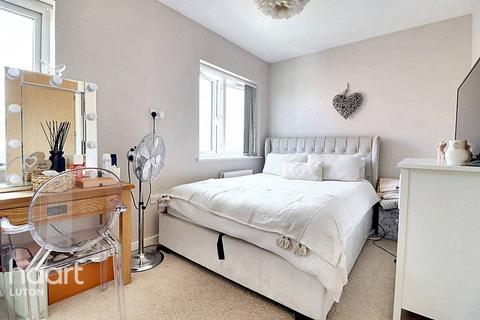 2 bedroom terraced house for sale, Clarence Gardens, Luton