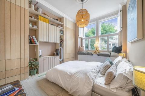 54 Avarn Road, London, SW17 9HA