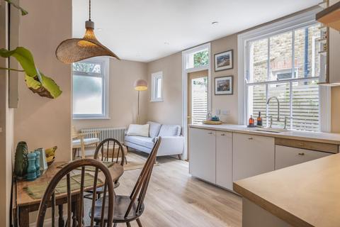 54 Avarn Road, London, SW17 9HA