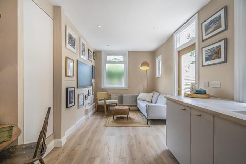 54 Avarn Road, London, SW17 9HA