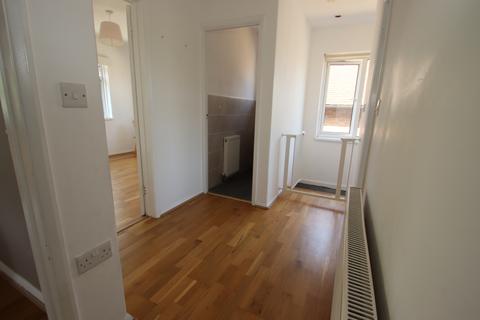 2 bedroom flat to rent, The Glade, London N21