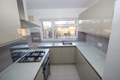 2 bedroom flat to rent, The Glade, London N21