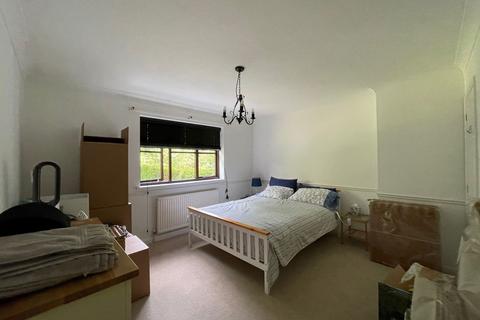 4 bedroom detached house to rent, Newbury RG14