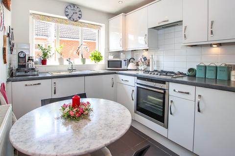 1 bedroom apartment for sale, Kings Road, Lymington, Hampshire, SO41