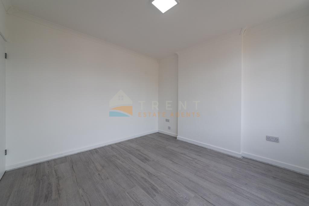 32 trentham drive-19
