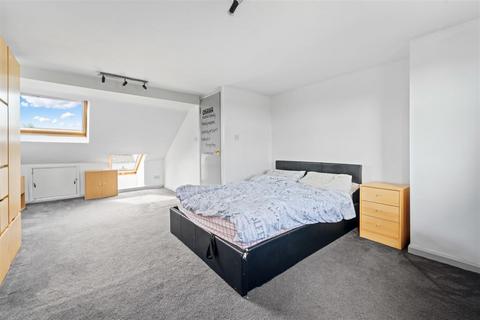 4 bedroom terraced house for sale, Macclesfield Road, London