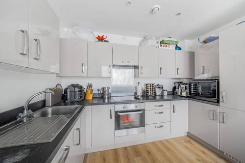 4 bedroom flat for sale, Capitol Way, Colindale, London, NW9