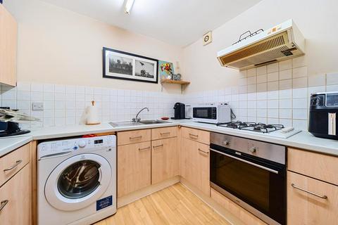 1 bedroom flat for sale, Knaphill,  Woking,  GU21