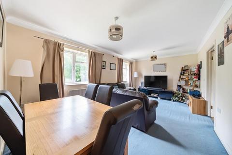 1 bedroom flat for sale, Knaphill,  Woking,  GU21