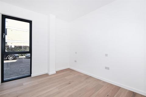 2 bedroom apartment for sale, Dee Road, Richmond