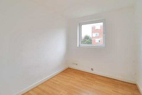 2 bedroom apartment to rent, Hersham Road, Walton-on-Thames KT12