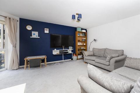 3 bedroom terraced house for sale, Summerfield Court, Halifax