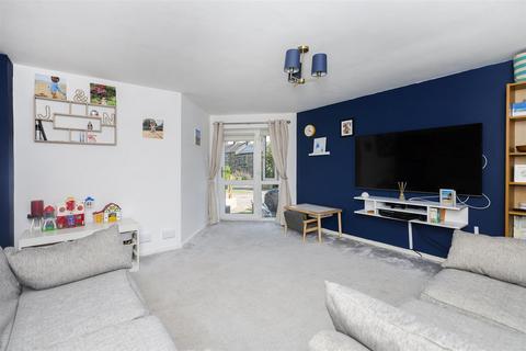 3 bedroom terraced house for sale, Summerfield Court, Halifax