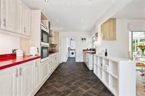 60 Commonfields, West End, Woking, GU24 9JA