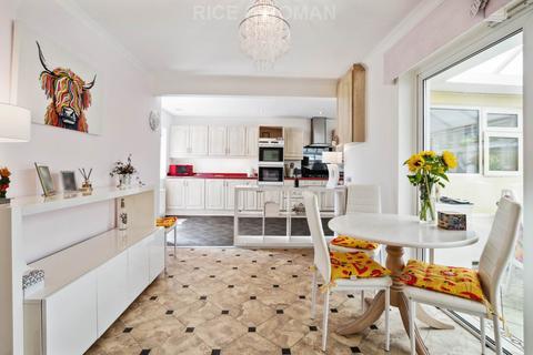 60 Commonfields, West End, Woking, GU24 9JA