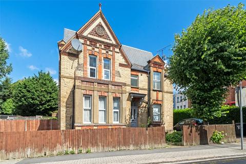 Flat D, 689 Finchley Road, London, NW2 2JN