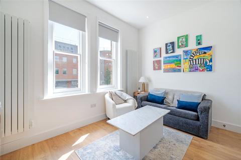 Flat D, 689 Finchley Road, London, NW2 2JN