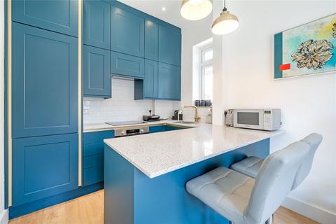 Flat D, 689 Finchley Road, London, NW2 2JN