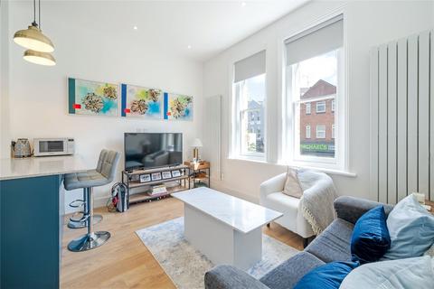 Flat D, 689 Finchley Road, London, NW2 2JN