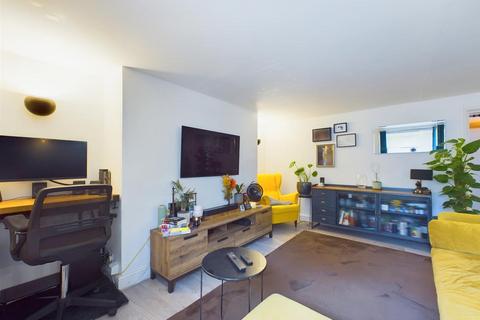 Flat 2, 14 Brunswick Square, Gloucester, GL1 1UG