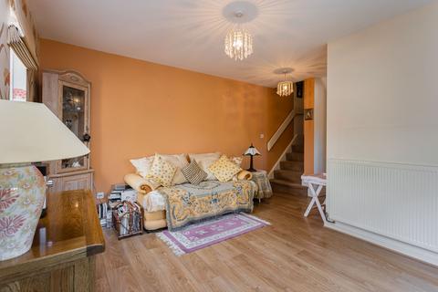 10 Barnfield Way, Oxted, RH8 9QF