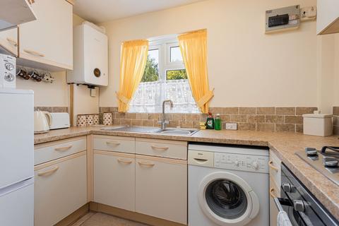 10 Barnfield Way, Oxted, RH8 9QF