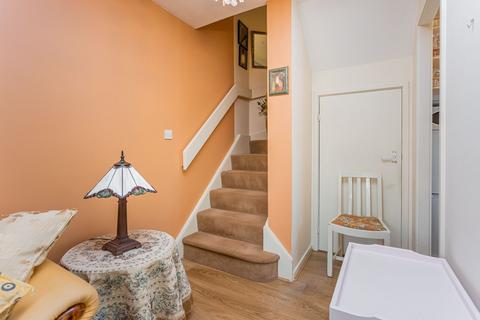 10 Barnfield Way, Oxted, RH8 9QF